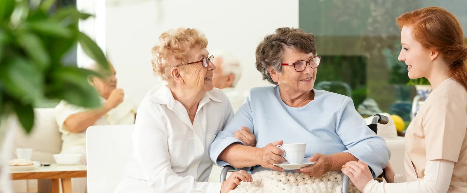 Auzul la vârstnici: semne că seniorul tău are probleme auditive